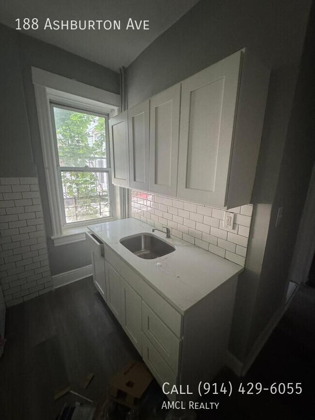 Building Photo - 188 Ashburton Ave