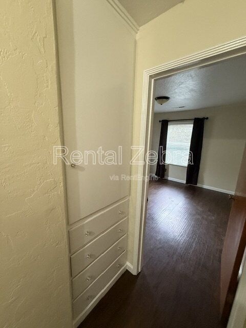 Building Photo - 1421 W 21st St