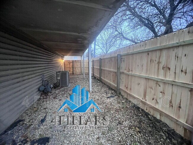 Building Photo - 403 Kenwood St