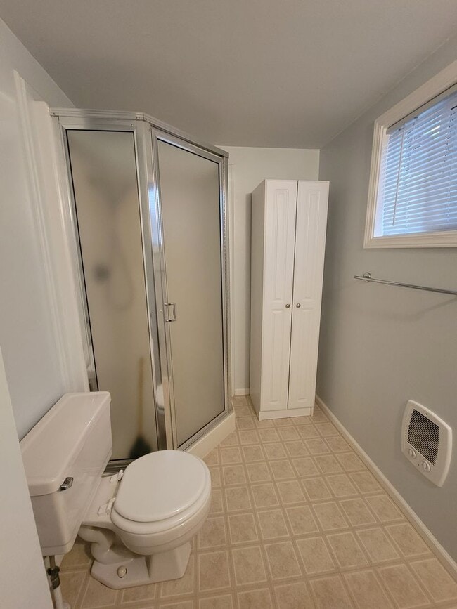 Building Photo - Charming 3 bedroom 2 bath