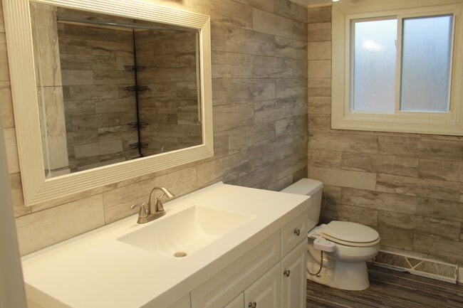 Building Photo - 9071 N Grace Ave