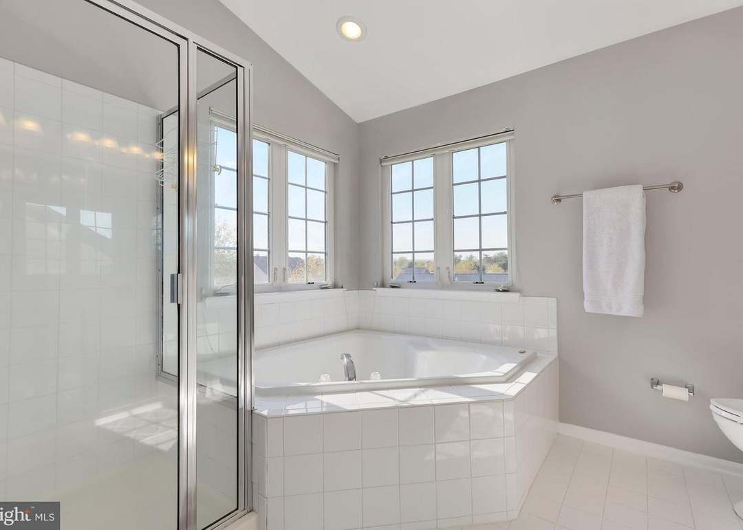 Building Photo - 6805 Rathbone Pl