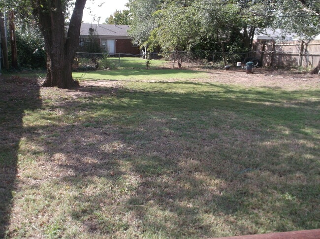 Building Photo - Nice 1 bed, 1 bath Duplex