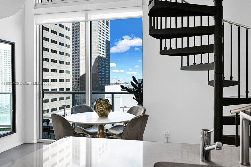 Building Photo - 300 S Biscayne Blvd