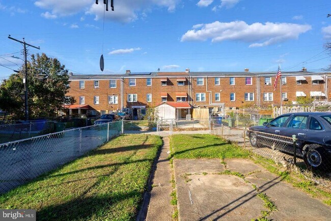 Building Photo - 1300 N Potomac St