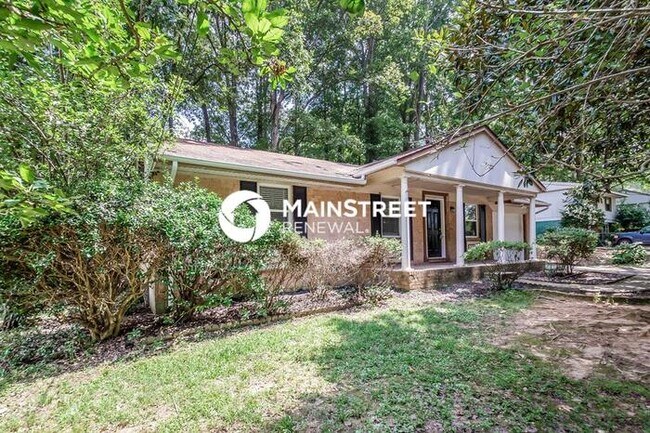 Building Photo - 3 Bedroom Pet-Friendly Home in Forest Park...