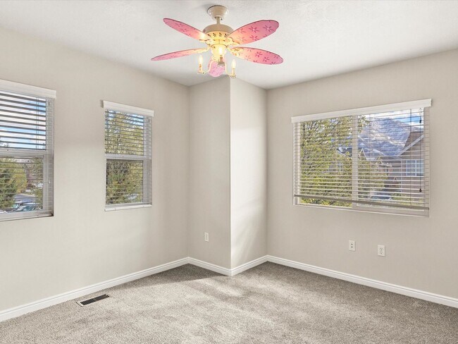 Building Photo - Newly Updated South Ogden Townhome | 3 Bed | Private Backyard | 2-Car Garage