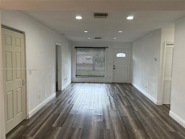 Building Photo - 3500 SW 36th St