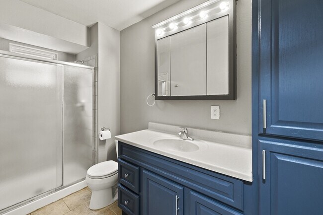 Building Photo - 5647 Old Farm Cir E