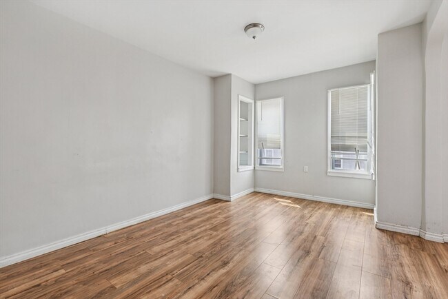 Building Photo - 344 Jencks St