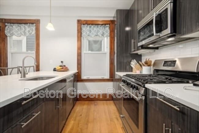 Building Photo - 181 M St