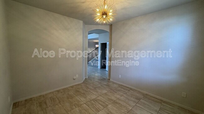 Building Photo - 491 W Ebony Way