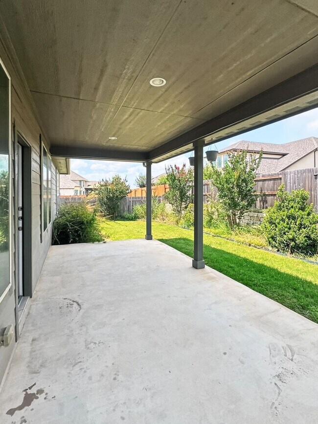 Building Photo - 815 Expedition Way
