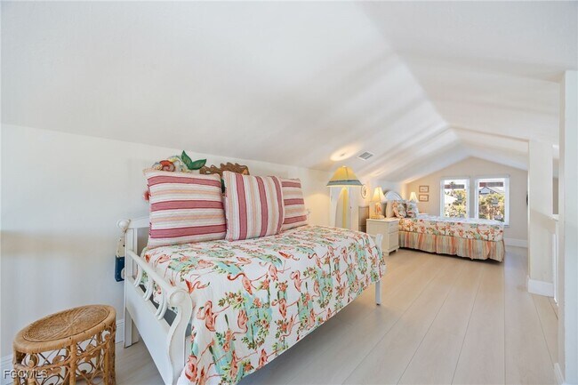 Building Photo - 424 Lagoon Dr