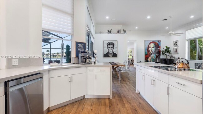 Building Photo - 2633 Oakbrook Dr