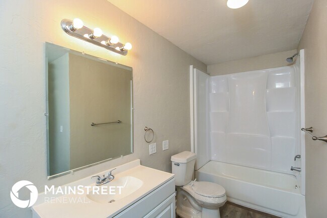 Building Photo - 6509 S McLemore Dr