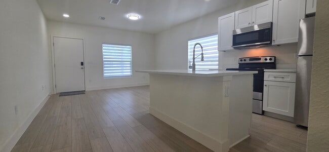 Building Photo - 3099 15th Ave S