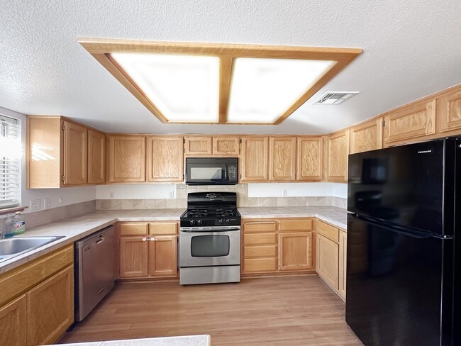 Building Photo - 605 E Wilson Ave