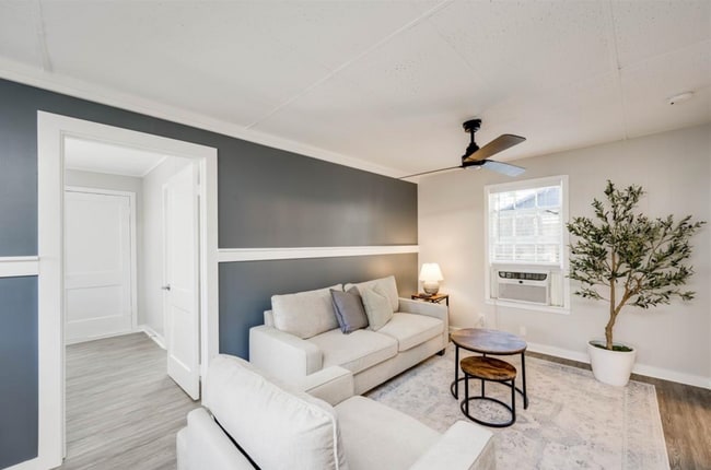 Building Photo - 5000 Lynndale Dr