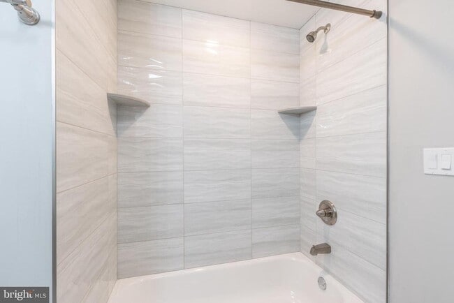 Building Photo - 1521 N Stillman St