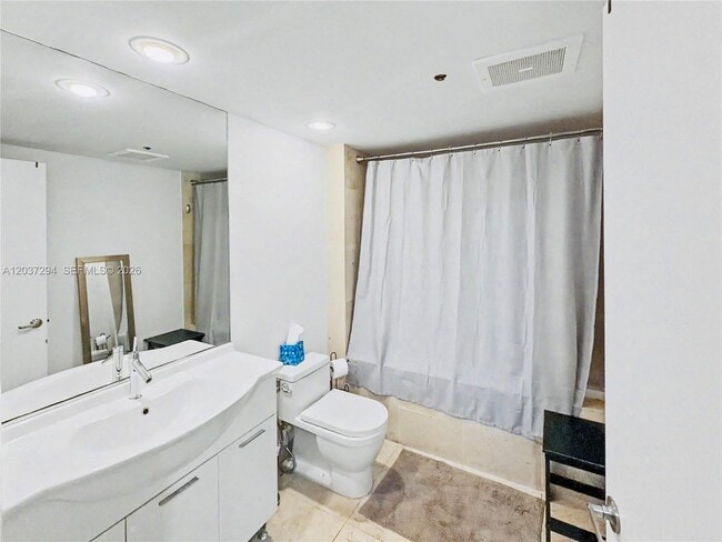 Building Photo - 475 Brickell Ave