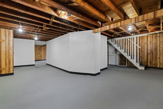 Building Photo - 1122 Roxton Dr