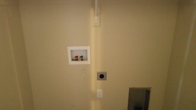 Laundry Closet - 10608 S Topview Rd