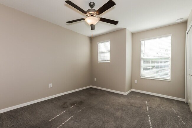 Building Photo - 7340 Spring Snowflake Ave