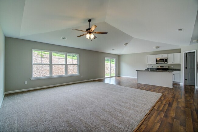 Building Photo - Lovely 3 BR, 2 BA Ranch Home, 2 Car Garage...