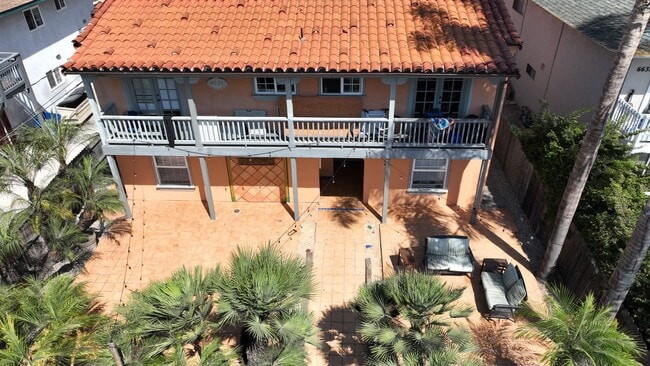 Building Photo - 6636 Del Playa Dr