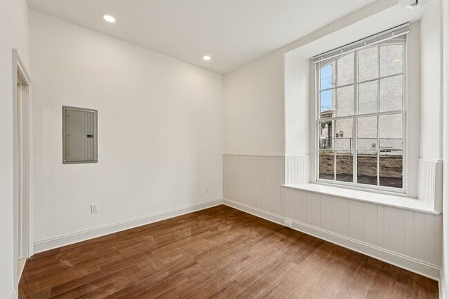 Building Photo - 401 Martin St