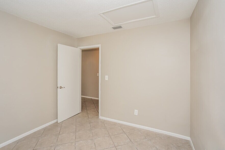 Building Photo - 12206 Netherfield Ct