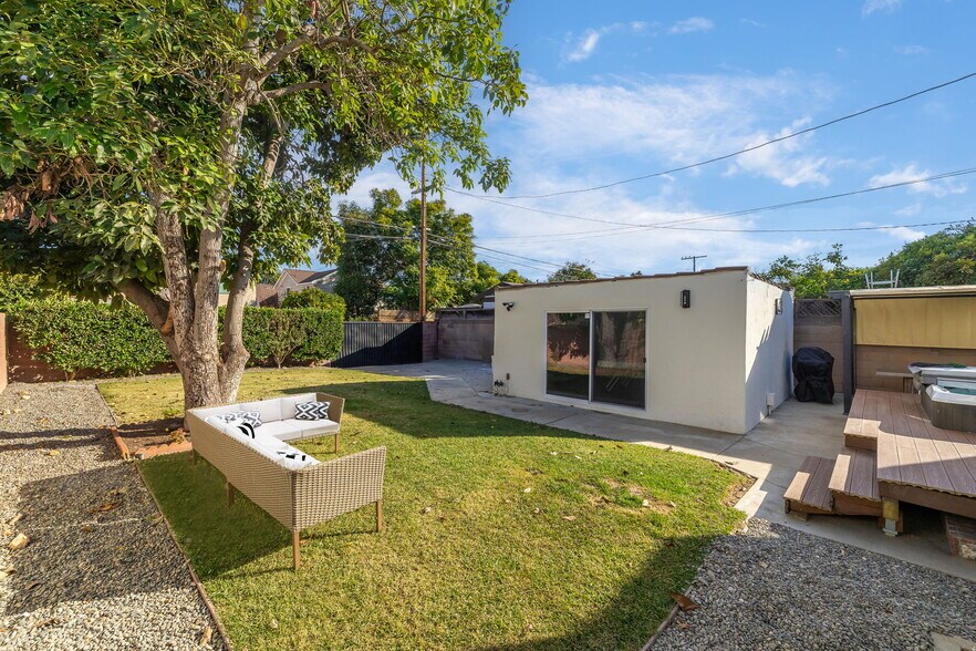 Building Photo - 3758 Gaviota Ave