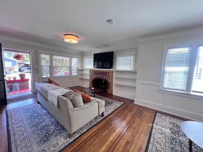 Building Photo - Fully Updated Home in San Leandro Available for Rent!!