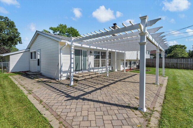 Building Photo - 1719 W Lexington Dr