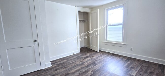 Building Photo - 1047 Beckford St