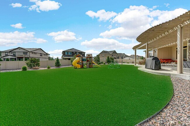 Building Photo - $4,795.00, 5 bed, 3.5 bath located in Denver.