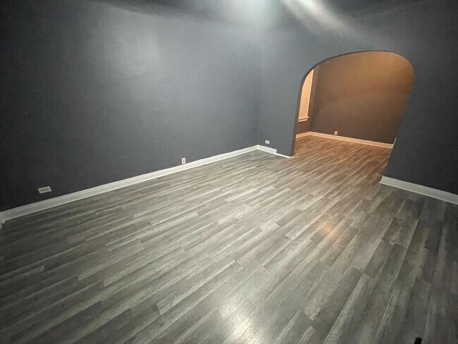 Building Photo - Section 8 Welcomed Large 2 Bedroom