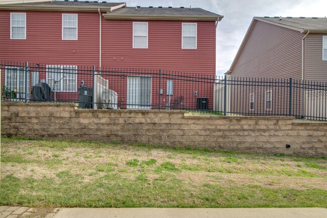 Building Photo - 3 BR/2.5 BA Villas at Concord Place Townho...