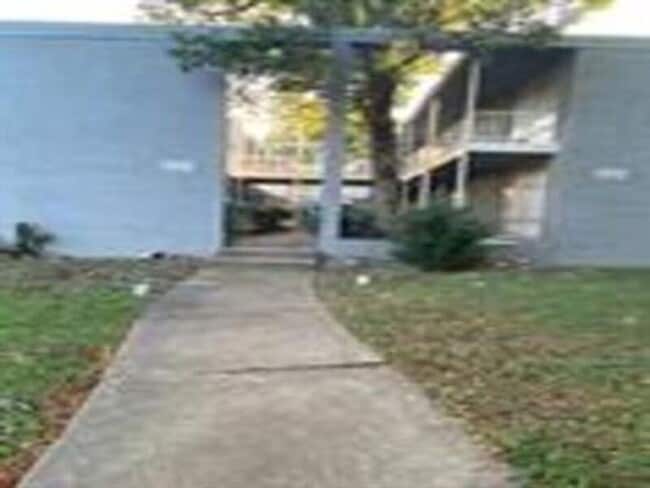 Building Photo - 150 N McLean St
