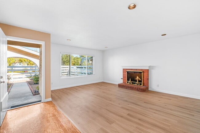 Building Photo - 2039 Village Wood Rd