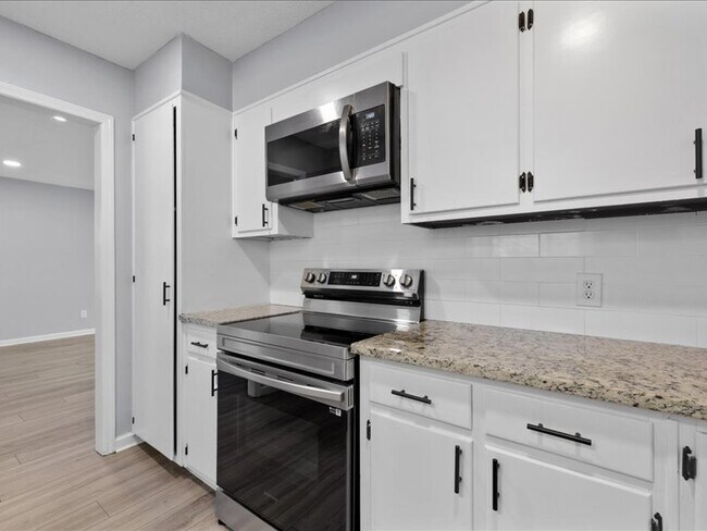 Building Photo - 801 4th Ave E