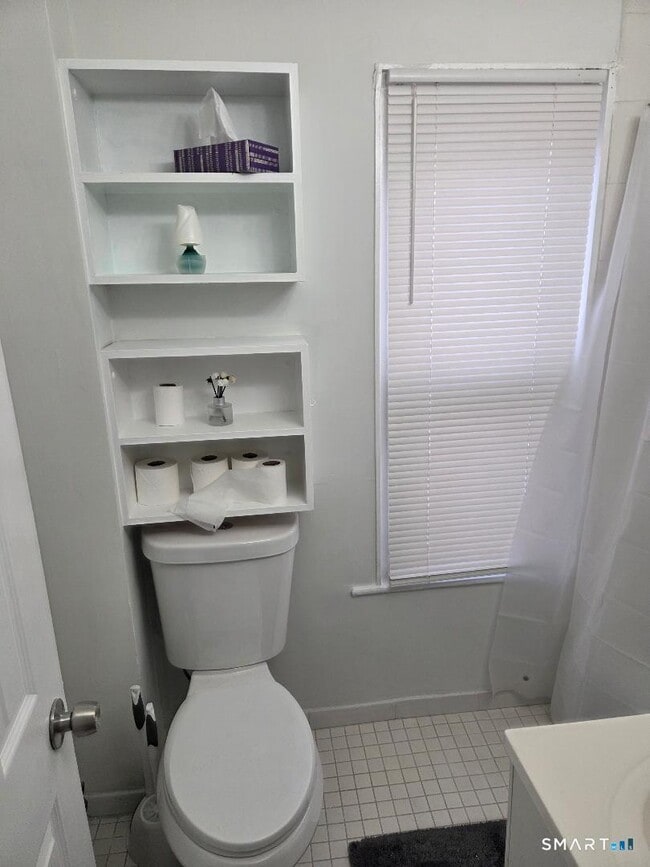 Building Photo - 72 Walnut St