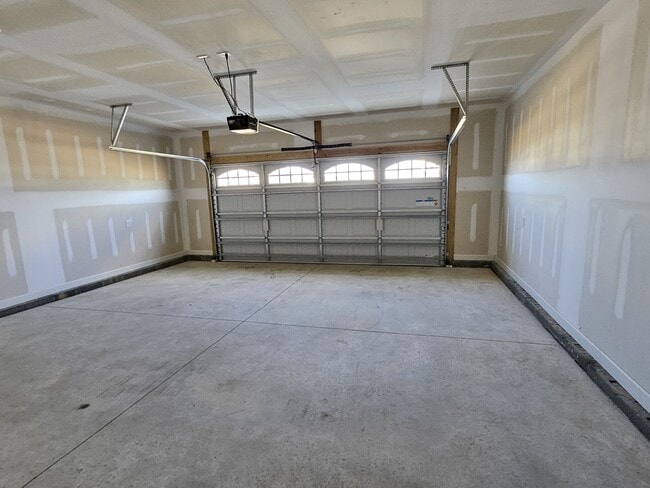 Building Photo - 202 Mutton Dr