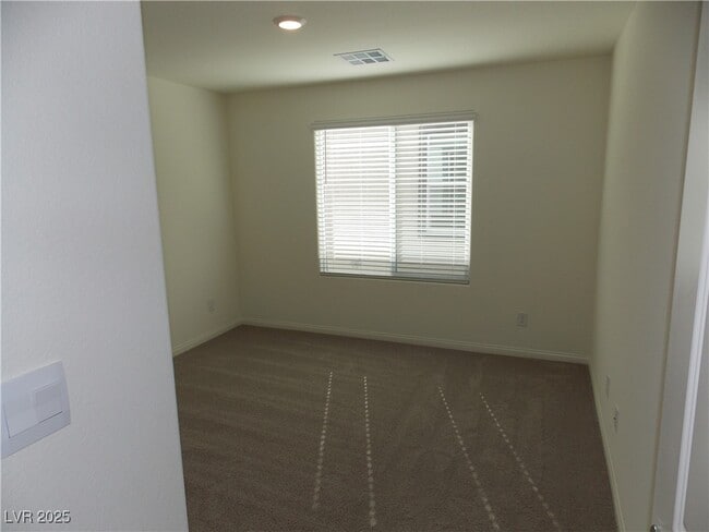 Building Photo - 565 Ruby Robin Ave