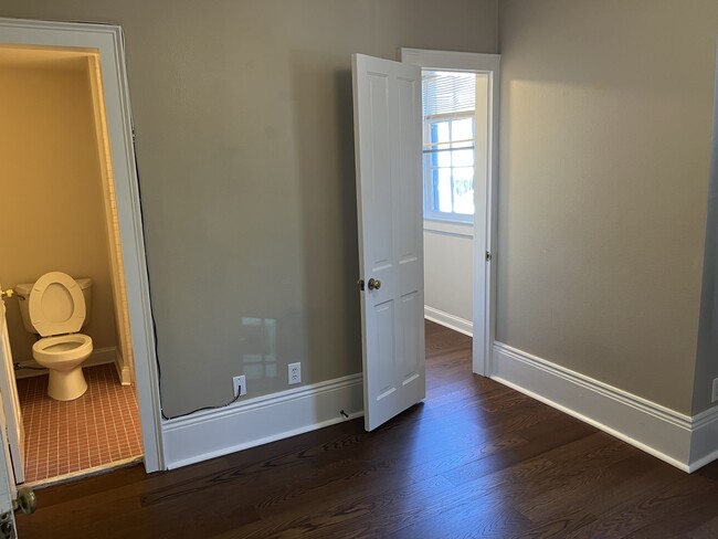 Full bath with shower. access thru bedroom 1 and hall - 2301 Saint Charles Ave