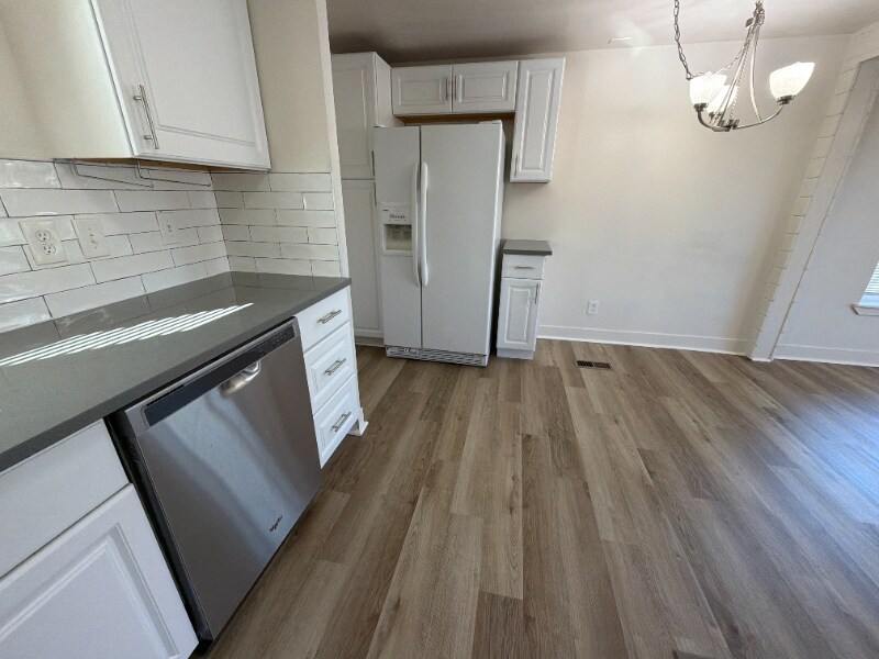 Building Photo - 8401 Peakview Dr