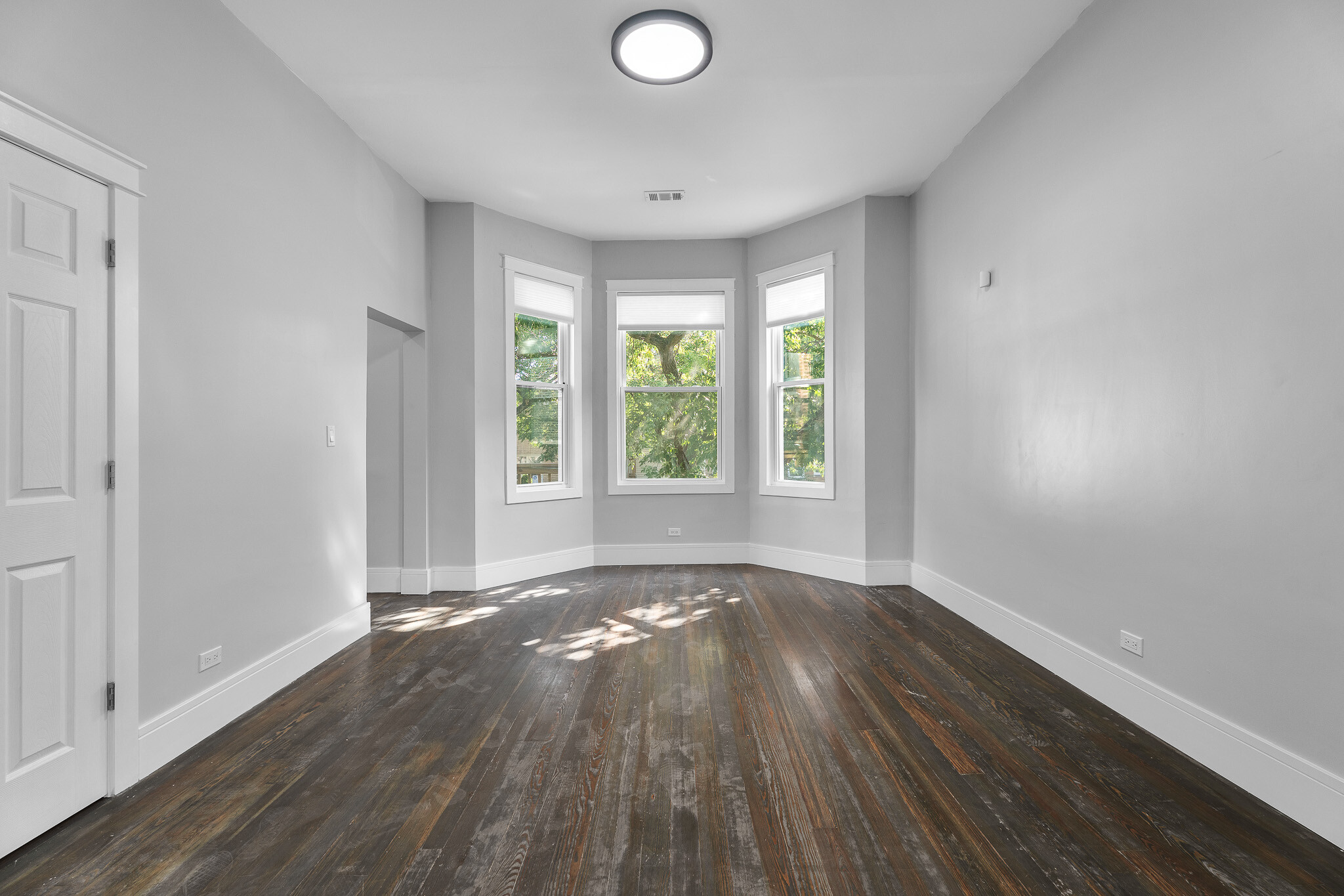 Building Photo - 1406 N Kildare Ave