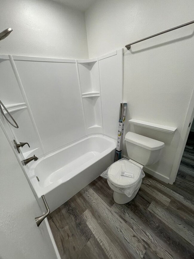 Building Photo - Super Quaint Gated Community - 2BR/1.5 Bath