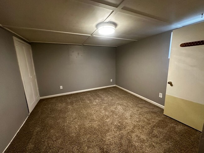 Building Photo - Beautiful 5 Bedroom, 2 Bath in Prime Location Near Campus